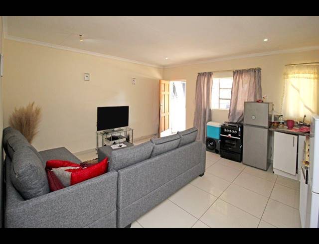 2,974M² BUILDING FOR SALE IN KEW
